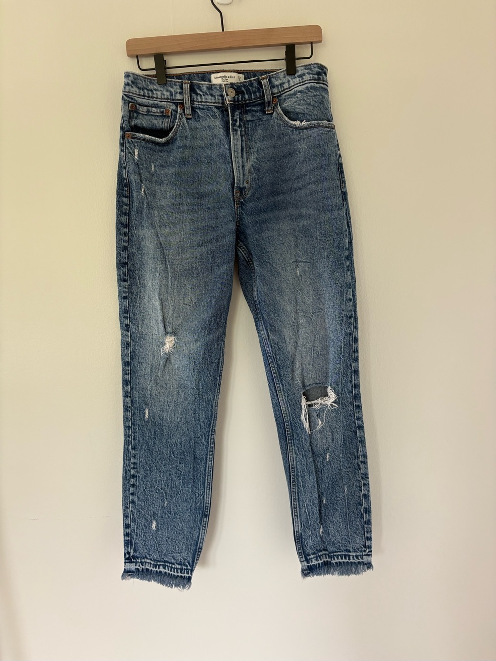 Abercrombie The Mom High Rise Distressed Jeans 29/8 long